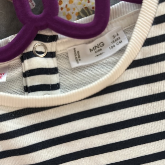 Mango Girl Sweatshirt - Picture 3 of 4